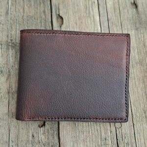 Portefeuille artisanal en cuir Pull Up marron foncé fermé, cousu main au point sellier
